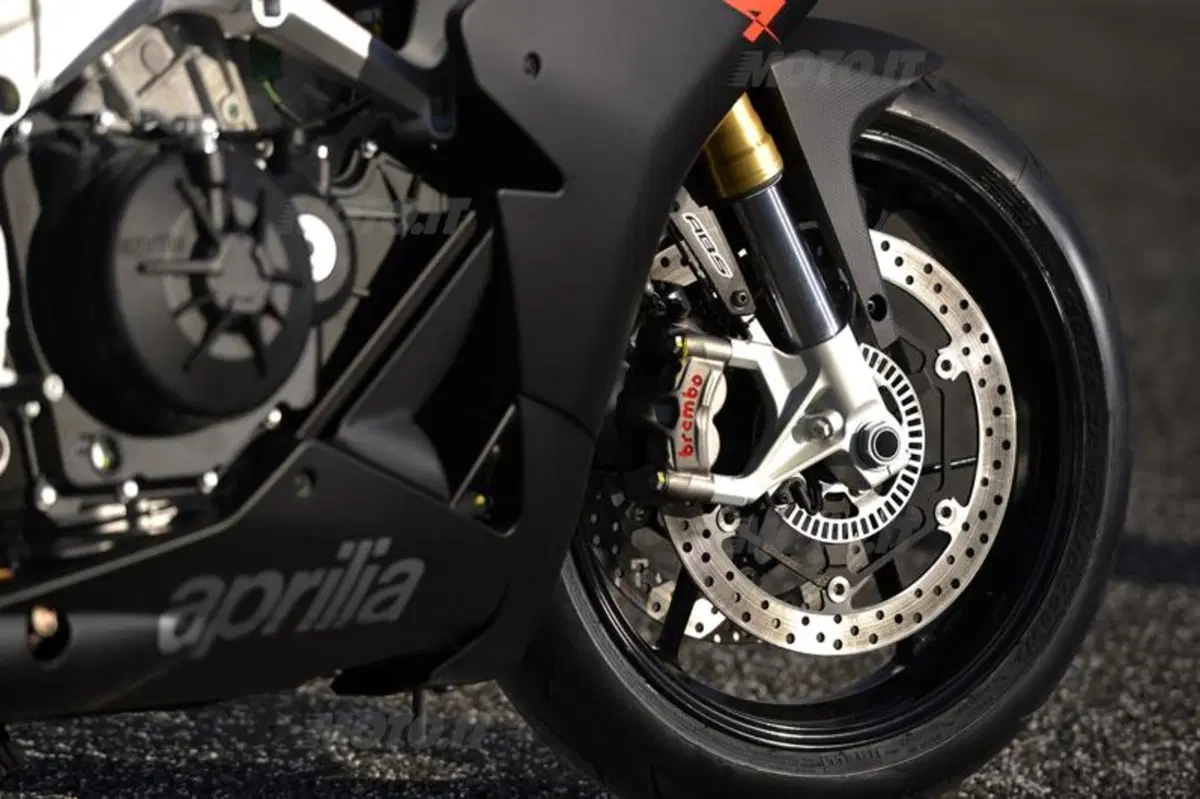 Aprilia RSV4 2013 aPRC ABS (43)