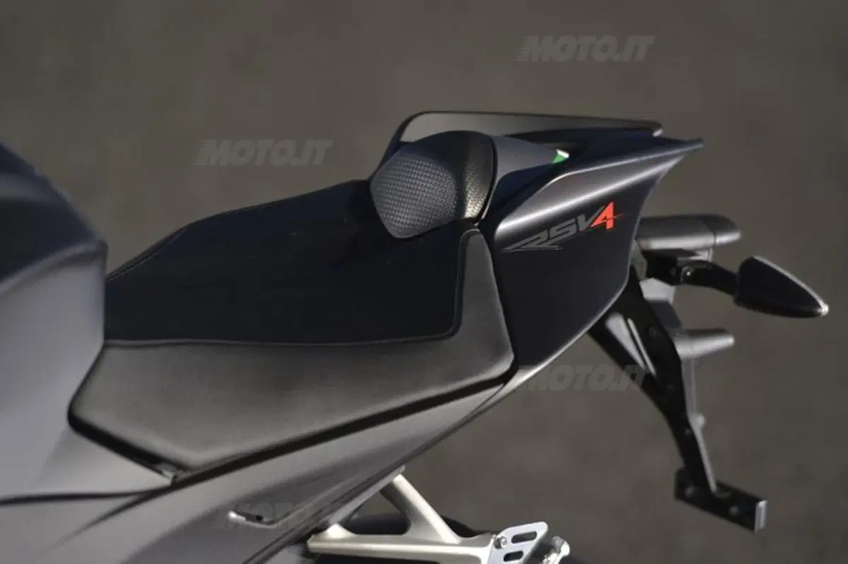 Aprilia RSV4 2013 aPRC ABS (46)