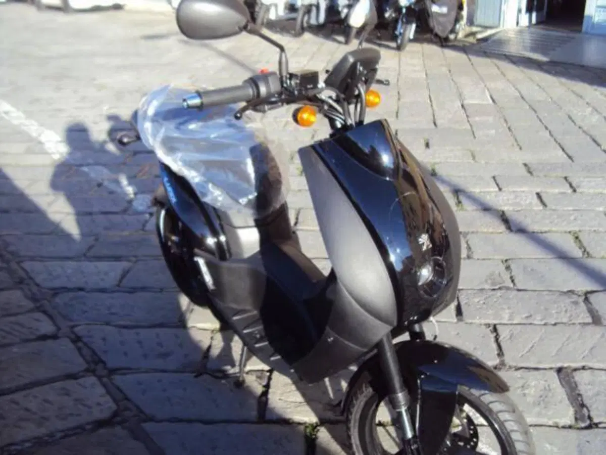 Peugeot e-Ludix Biposto E5 (2021 - 25) (3)