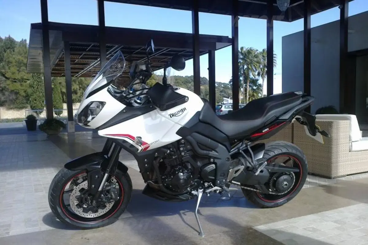 Triumph Tiger Sport. Svelato il prezzo. Intervista a Simon Warburton