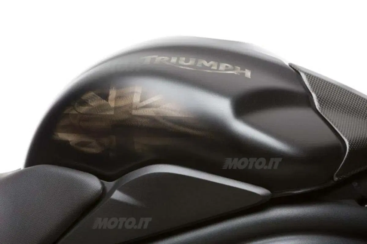 Triumph Speed Triple R "Dark", solo per l'UK (6)