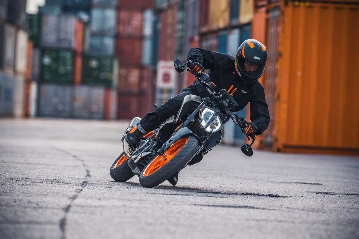 KTM 125 Duke e 390 Duke. Gli aggiornamenti per il 2021 (5)