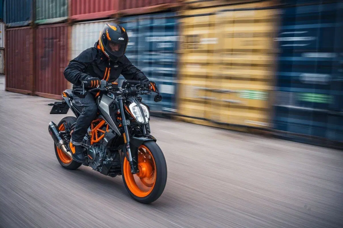 KTM 125 Duke e 390 Duke. Gli aggiornamenti per il 2021 (7)