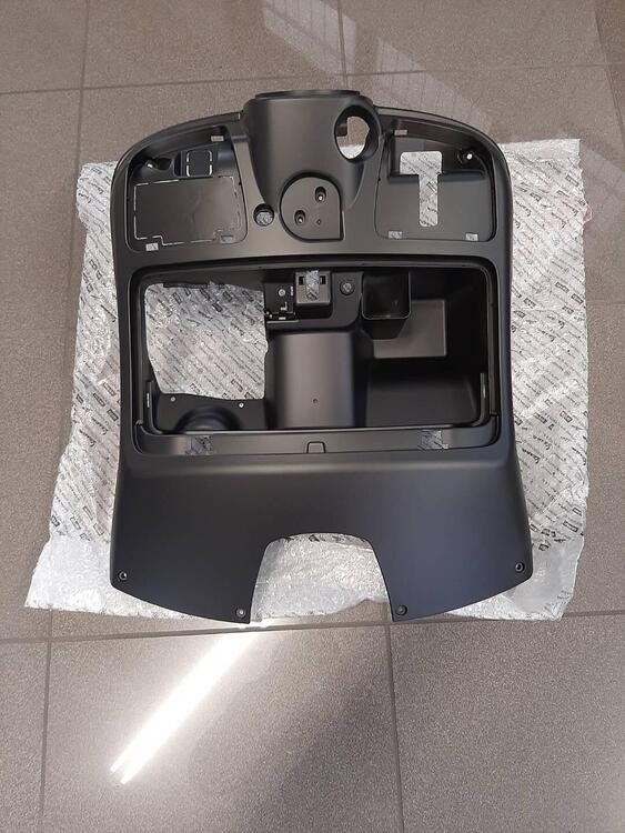 SCUDO INTERNO PER VESPA GTS 300 HPE NERO OPACO