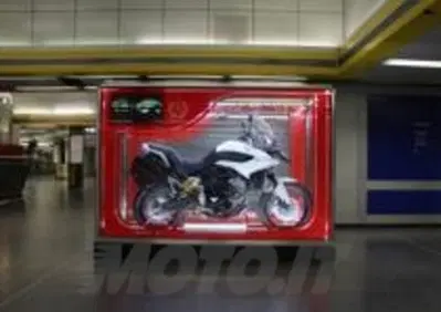 Moto Morini espone il "giocattolo" Granpasso all'aeroporto di Linate