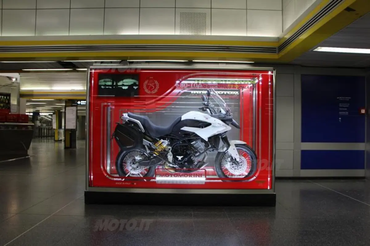 Moto Morini espone il "giocattolo" Granpasso all'aeroporto di Linate