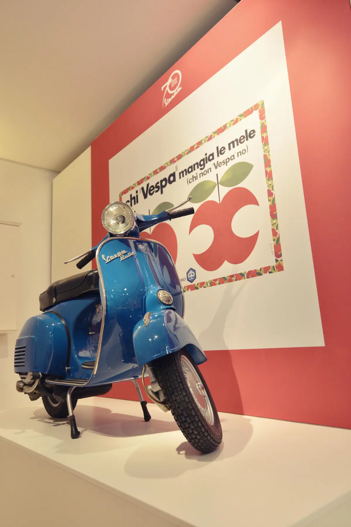 St. Tropez festeggia Vespa con la mostra "70 years young" (5)
