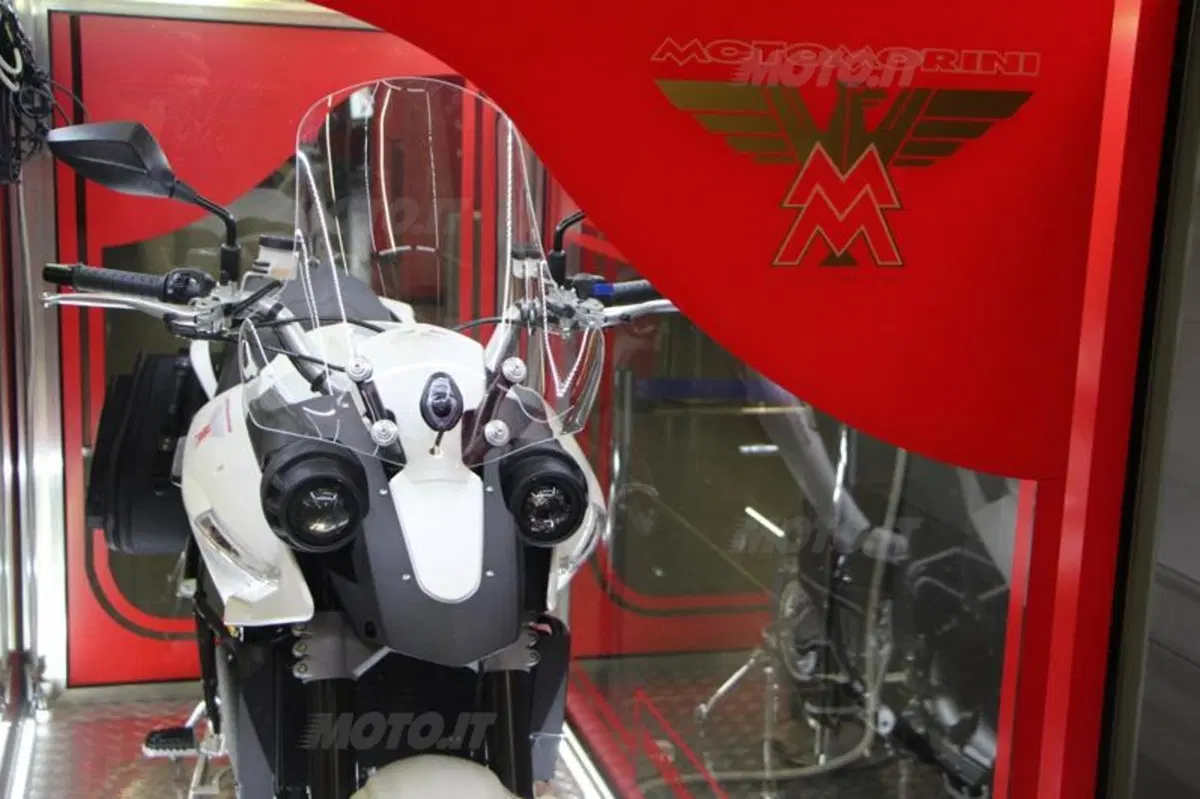 Moto Morini espone il "giocattolo" Granpasso all'aeroporto di Linate (4)