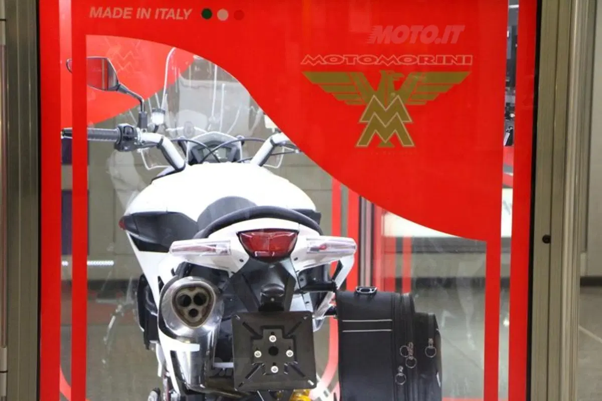 Moto Morini espone il "giocattolo" Granpasso all'aeroporto di Linate (8)
