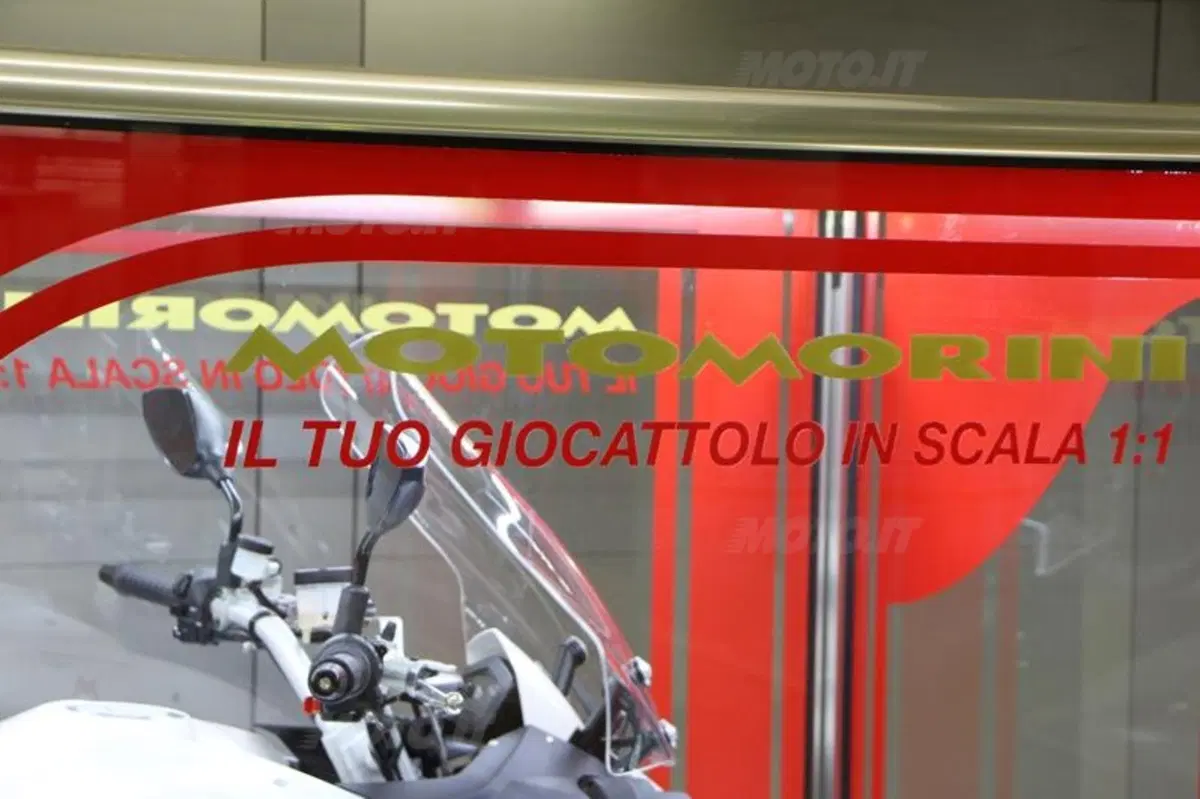 Moto Morini espone il "giocattolo" Granpasso all'aeroporto di Linate (10)