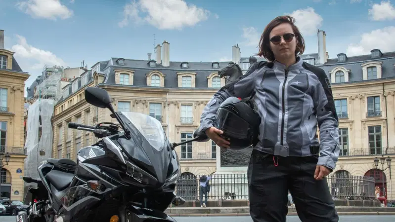 CX Air Dynamics presenta l'airbag per pantaloni. I pro e i contro, secondo noi