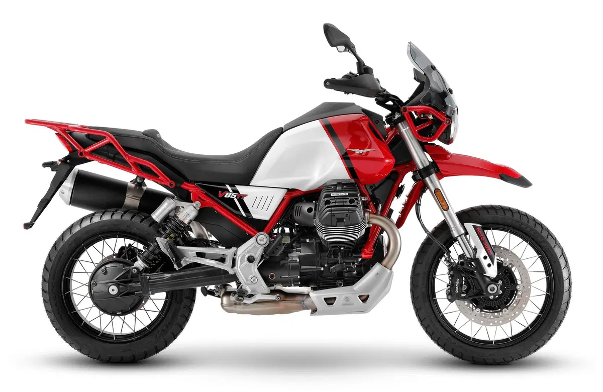 Moto Guzzi V85TT 2021. Arrivano i cerchi tubeless e altro ancora