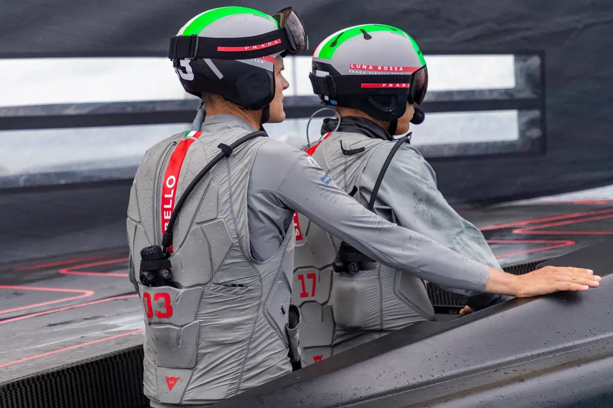Oggi al via la Prada Cup: Dainese protegge Emirates e Luna Rossa