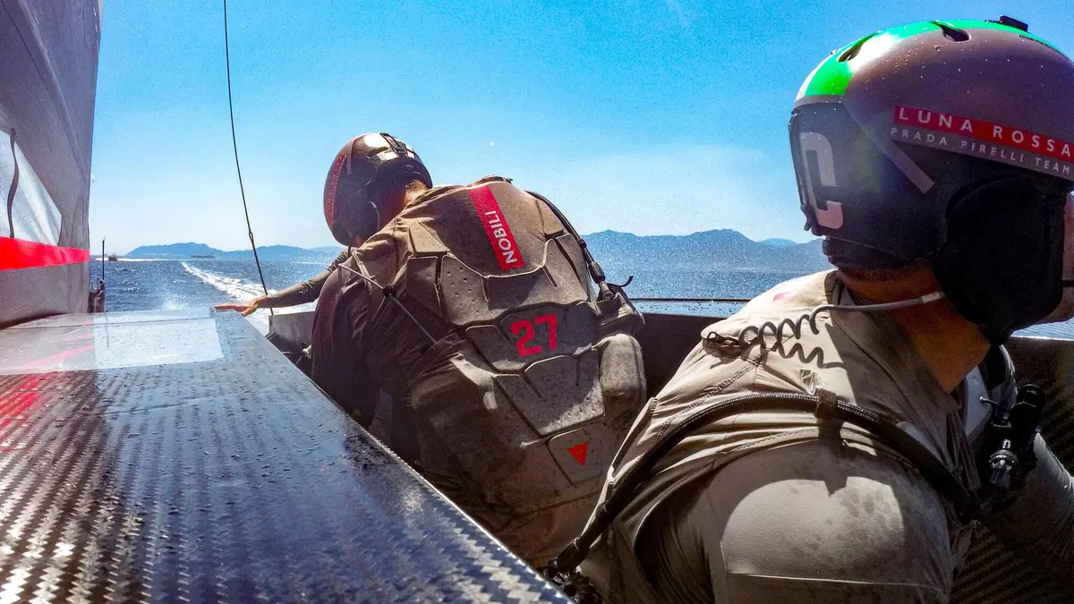 Oggi al via la Prada Cup: Dainese protegge Emirates e Luna Rossa (2)