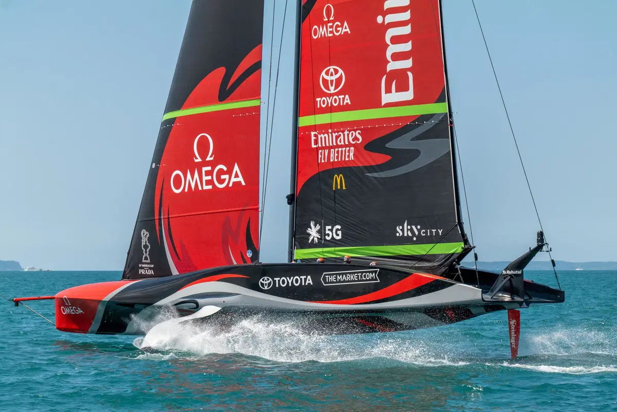 Oggi al via la Prada Cup: Dainese protegge Emirates e Luna Rossa (3)