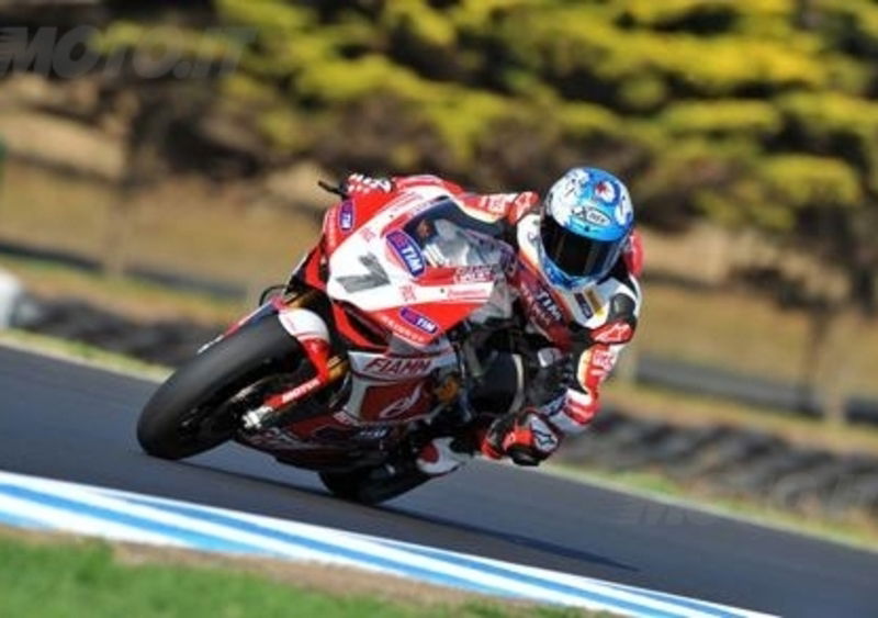 Phillip Island Superbike: Checa domina la seconda giornata