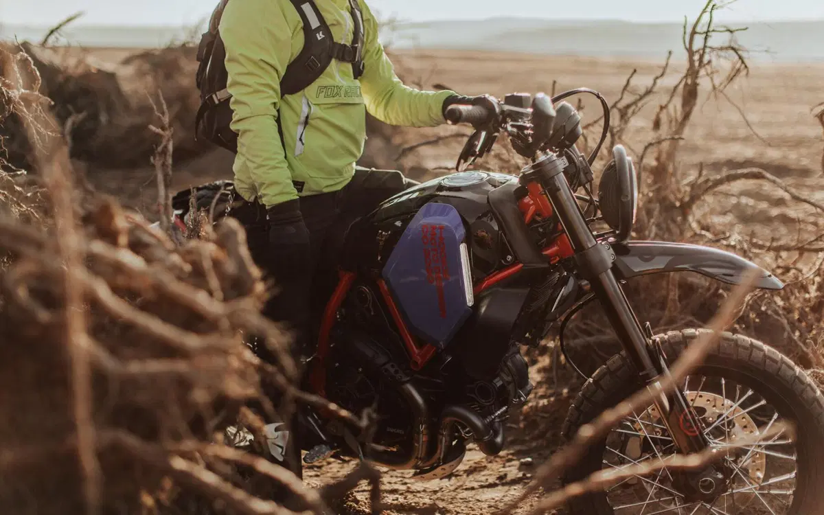 Hookie Co "Scorpion": special e kit per Ducati Scrambler Desert Sled