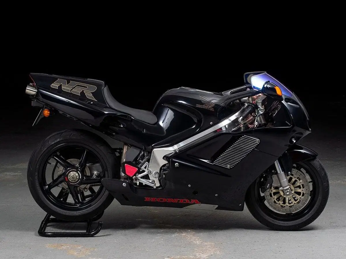 Honda NR 750 Nera? Rossa, per me, è molto meglio (5)
