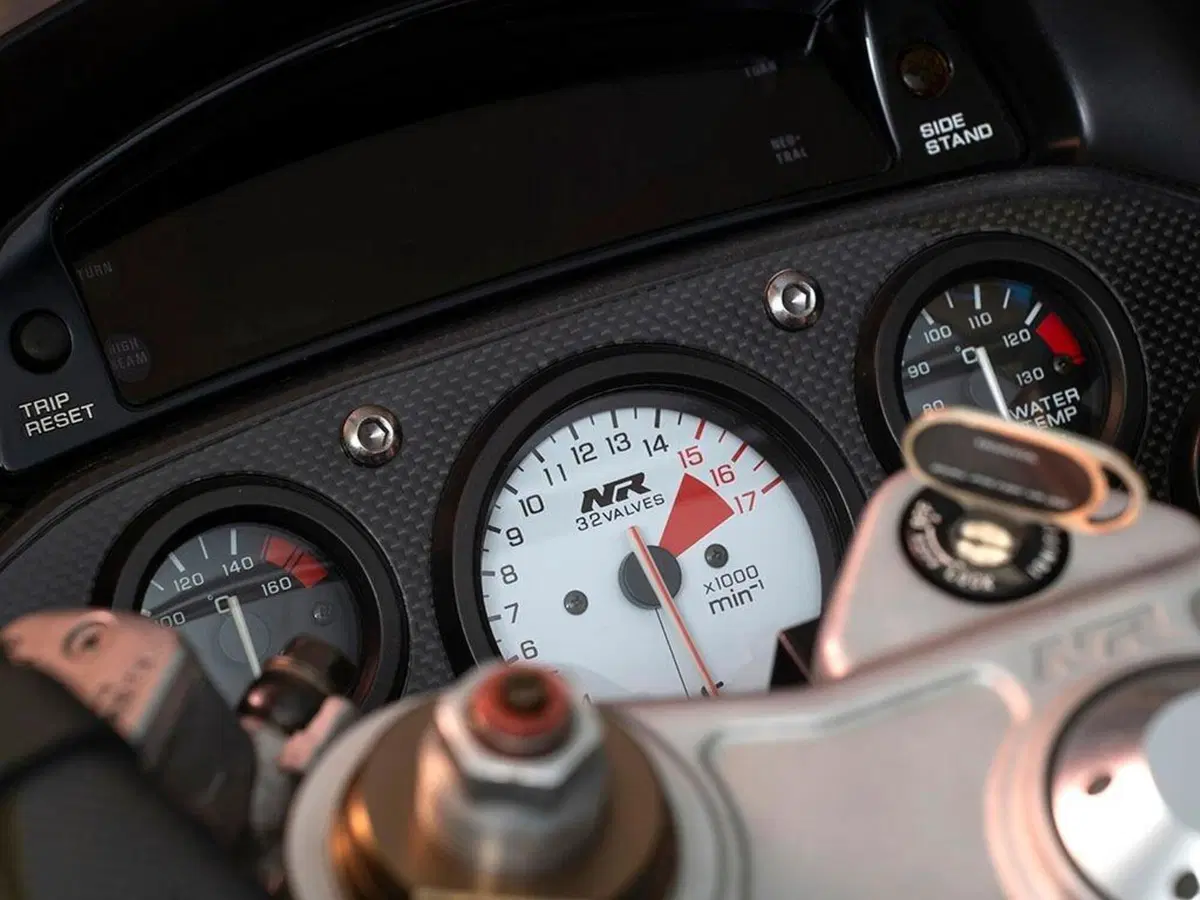 Honda NR 750 Nera? Rossa, per me, è molto meglio (7)