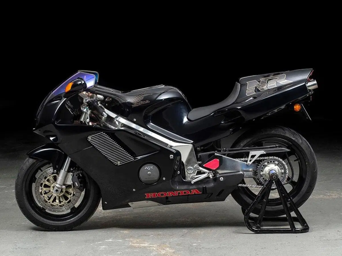 Honda NR 750 Nera? Rossa, per me, è molto meglio (6)