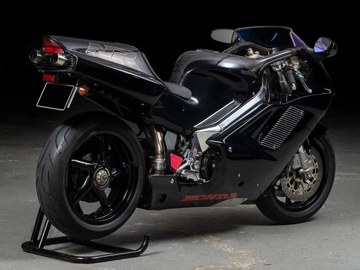 Honda NR 750 Nera? Rossa, per me, è molto meglio (2)
