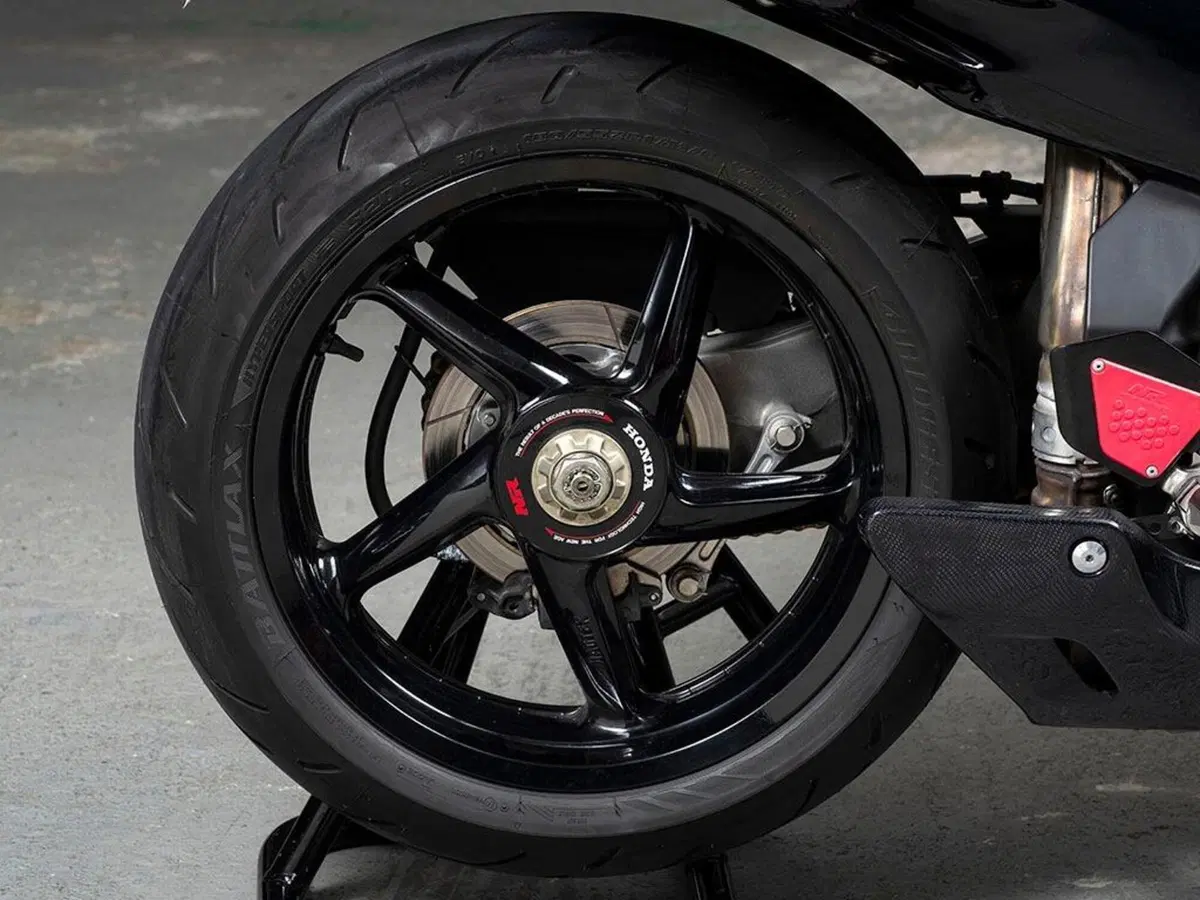Honda NR 750 Nera? Rossa, per me, è molto meglio (12)