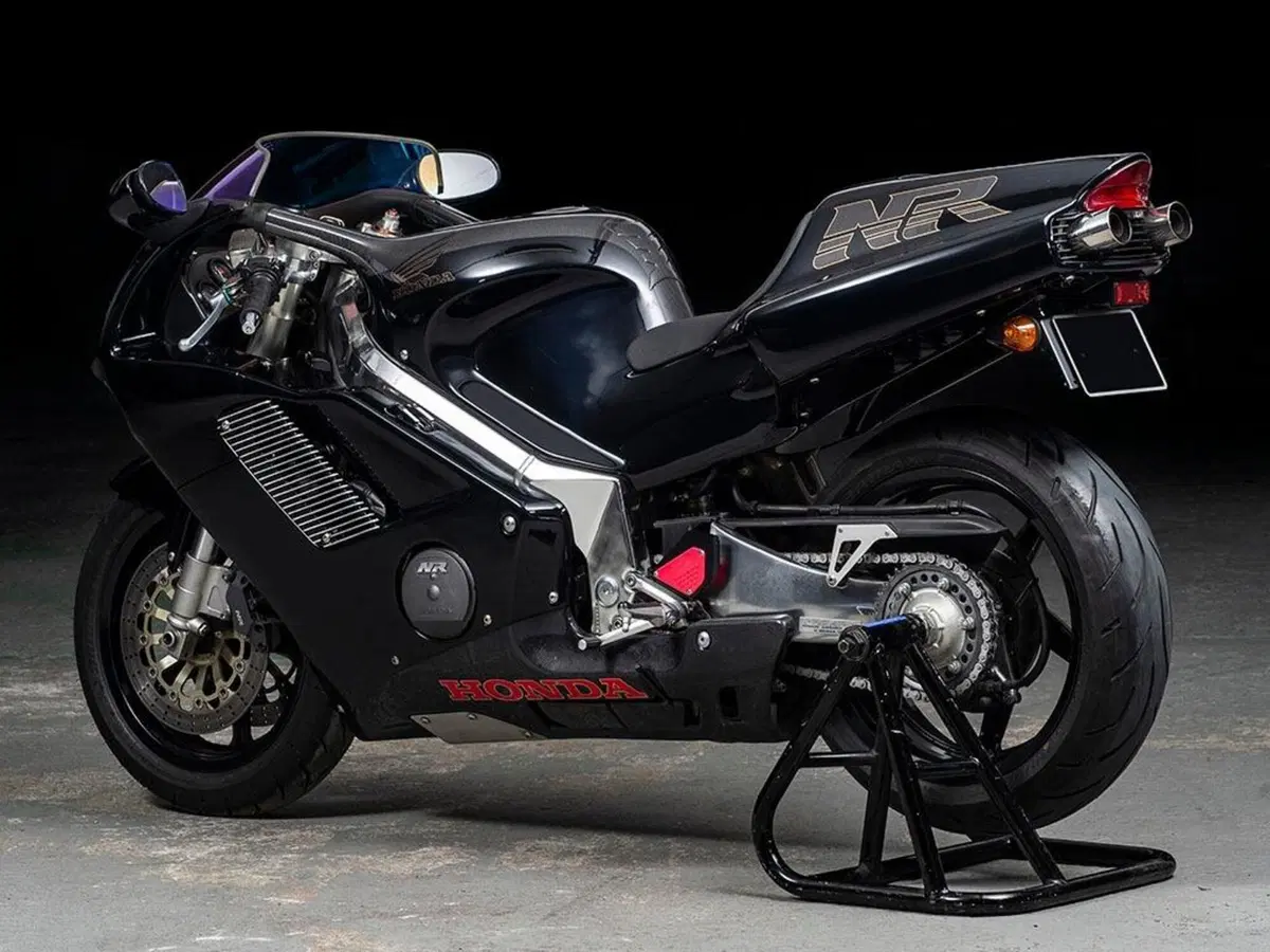 Honda NR 750 Nera? Rossa, per me, è molto meglio (3)