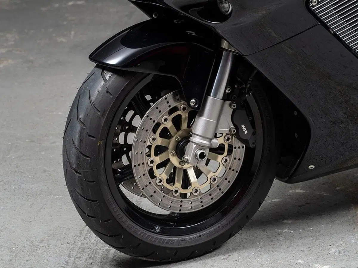 Honda NR 750 Nera? Rossa, per me, è molto meglio (11)
