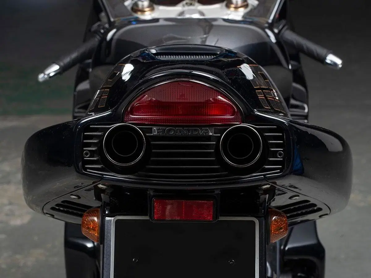Honda NR 750 Nera? Rossa, per me, è molto meglio (9)