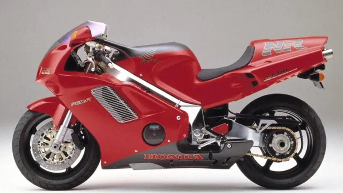Honda NR 750 Nera? Rossa, per me, è molto meglio (13)