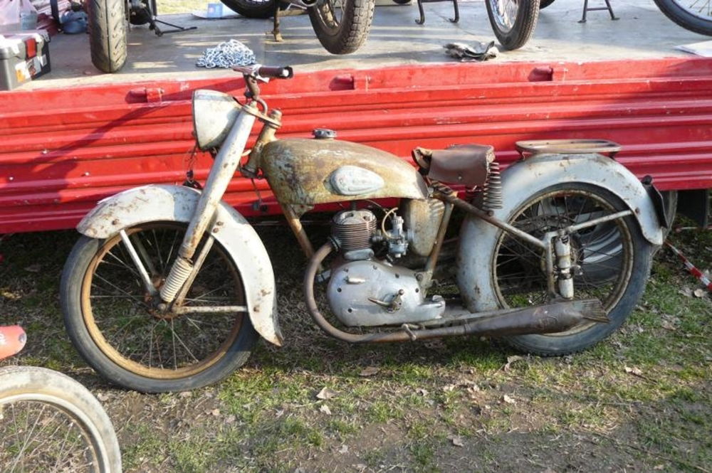 Col marchio Motoconfort venivano venduti alcuni modelli Motobecane. Questo umile 125 a valvole laterali è stato popolarissimo in Francia nei primi anni Cinquanta