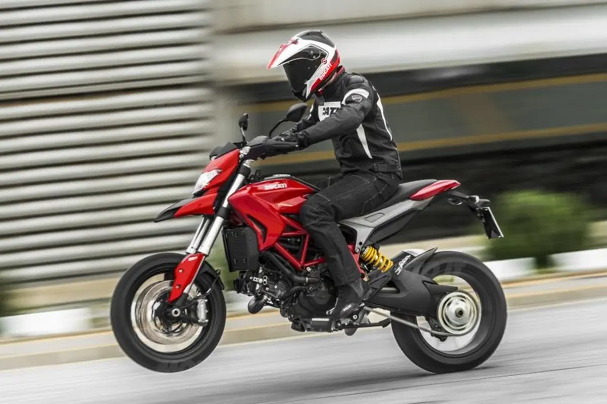 Ducati Hypermotard 2013. Prezzi e dotazioni. Presto la prova (3)