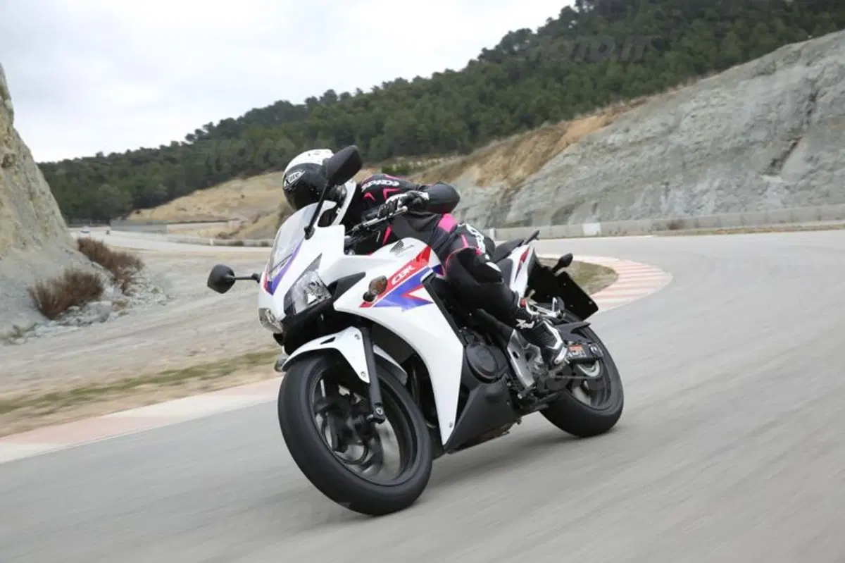 Honda CBR500R  (7)