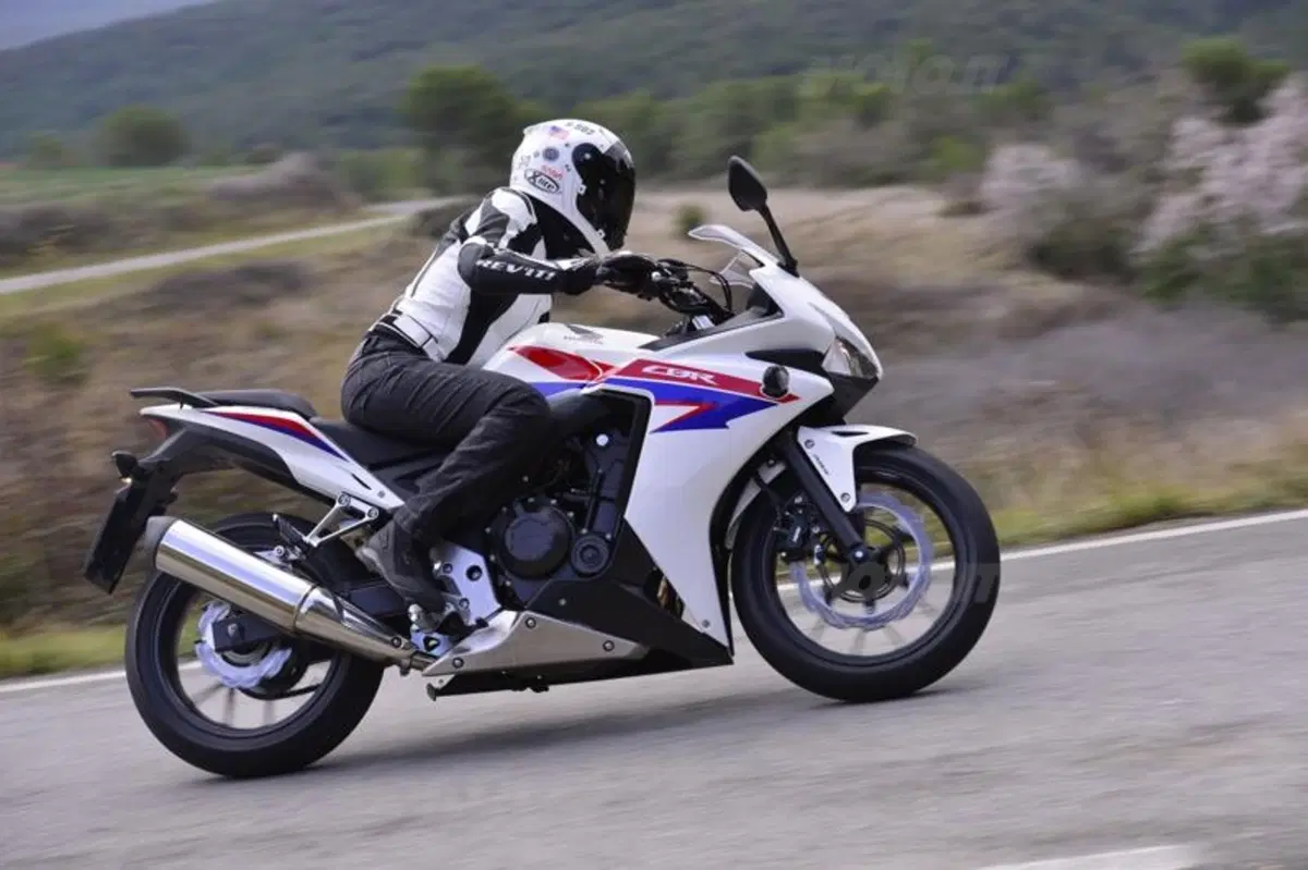 Honda CBR500R  (8)