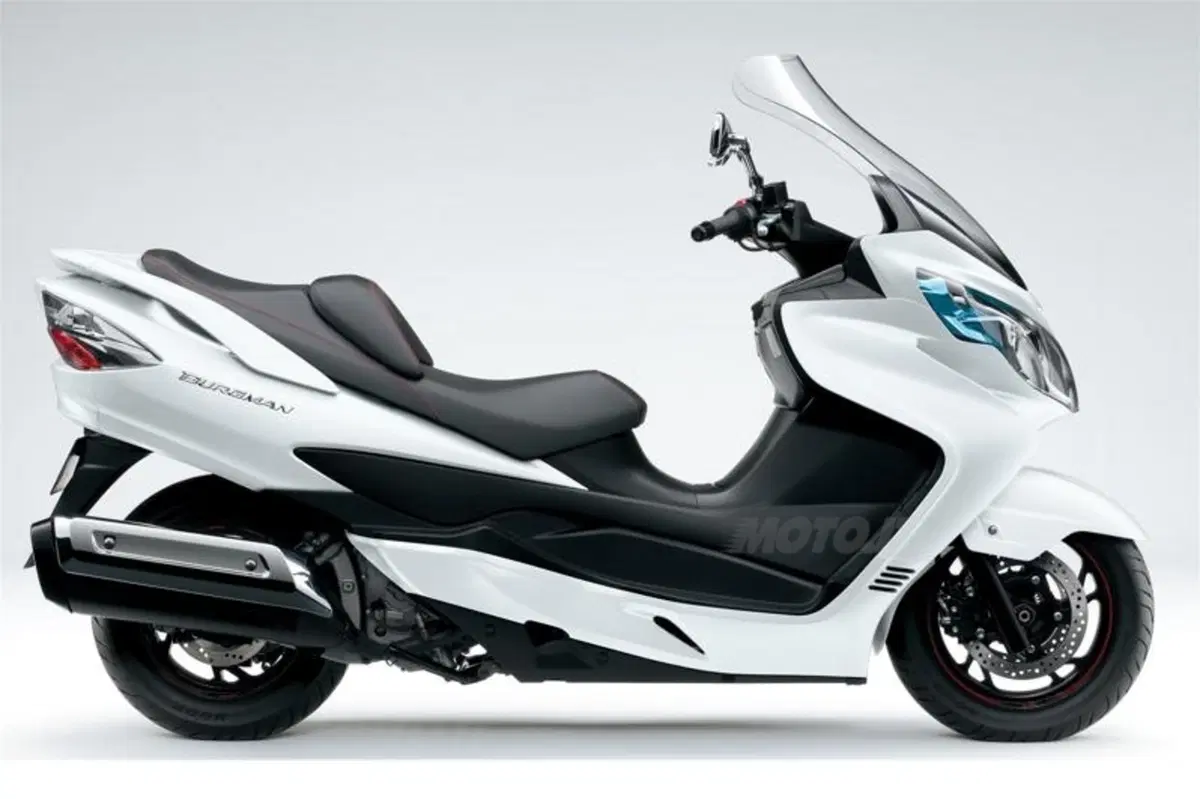 Suzuki Burgman 400: arriva la versione Lux