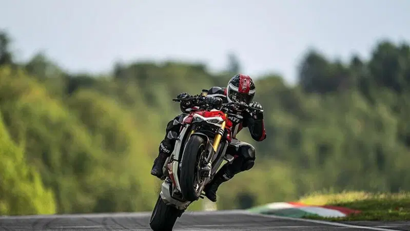 In Germania la prima moto italiana &egrave; soltanto al 36&deg; posto: Ducati Streetfighter V4