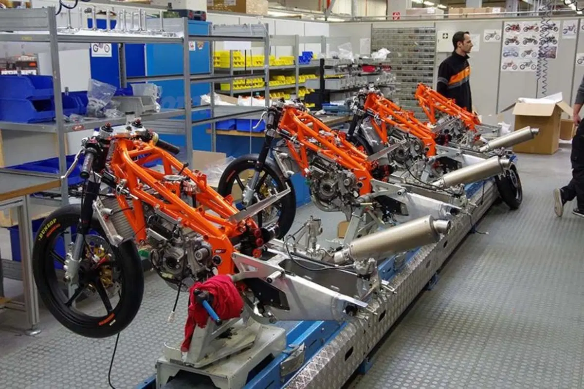 KTM: come nascono la RC250 Moto3 (video) (3)