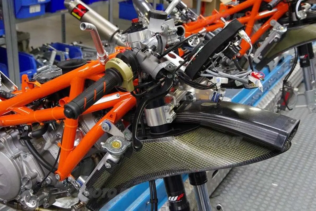 KTM: come nascono la RC250 Moto3 (video) (5)