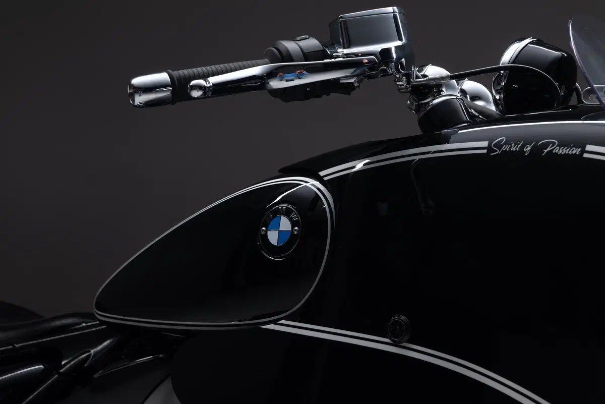 BMW R18 Spirit of Passion by Kingston Customs (13)