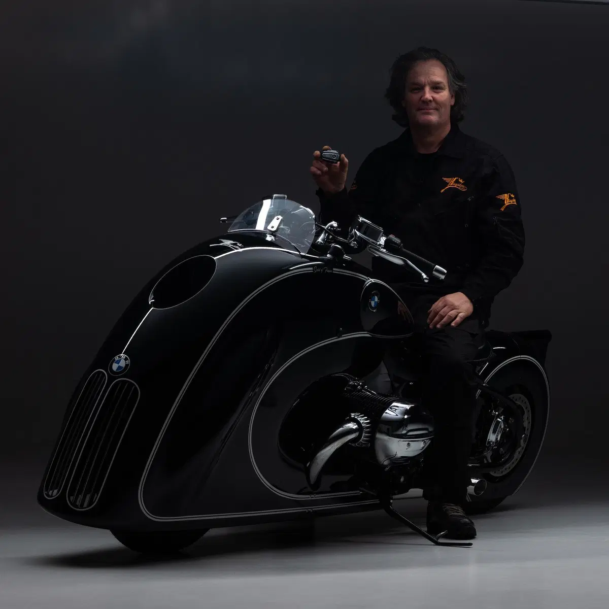 BMW R18 Spirit of Passion by Kingston Customs (12)