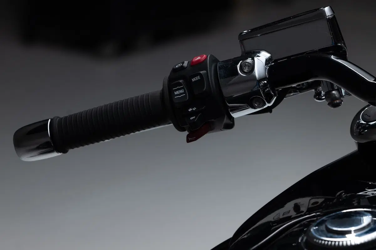 BMW R18 Spirit of Passion by Kingston Customs (18)