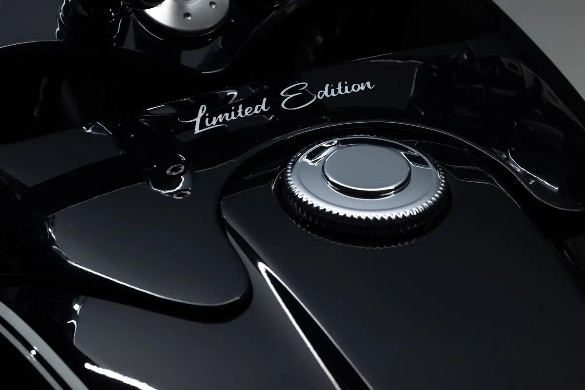 BMW R18 Spirit of Passion by Kingston Customs (16)