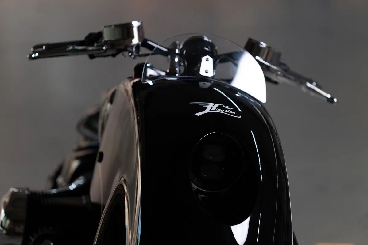 BMW R18 Spirit of Passion by Kingston Customs (5)