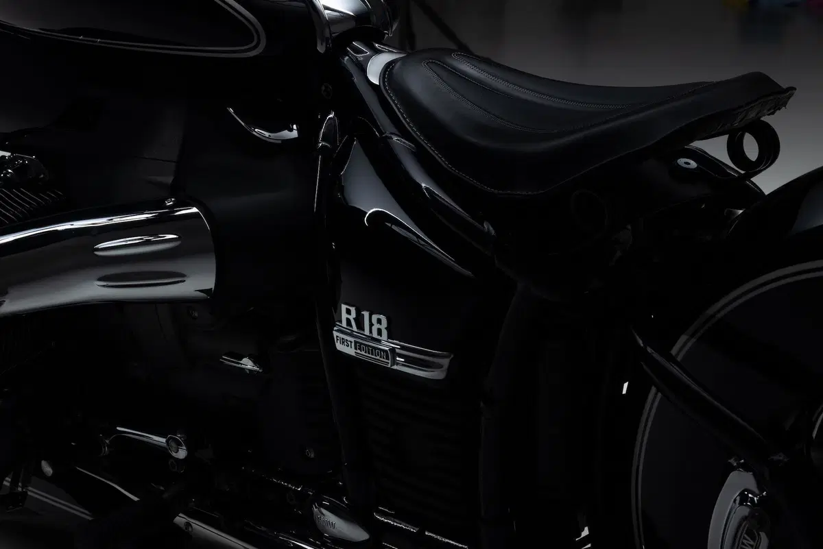 BMW R18 Spirit of Passion by Kingston Customs (23)