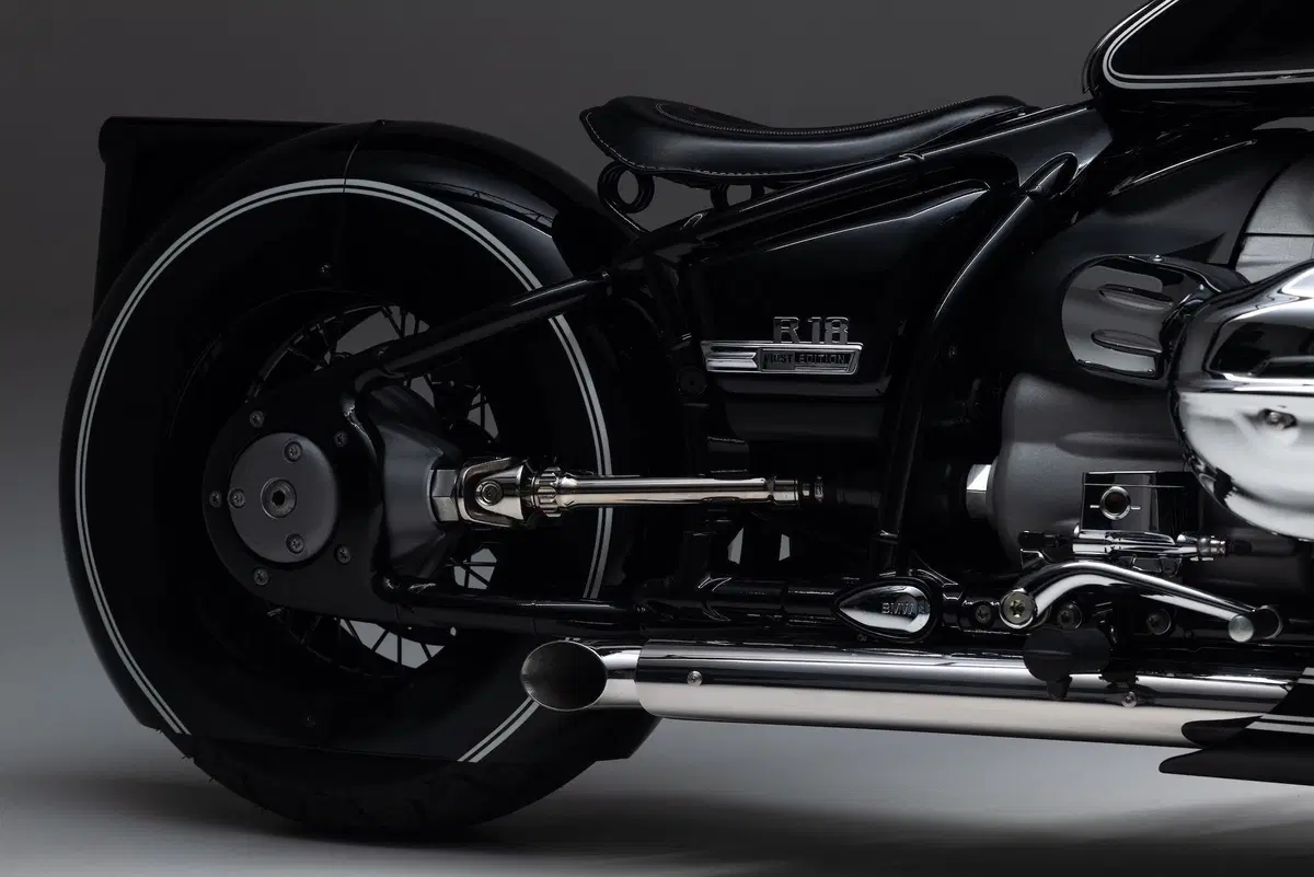 BMW R18 Spirit of Passion by Kingston Customs (22)