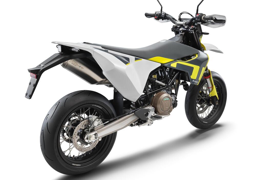 Husqvarna 701 Supermoto (2021) (3)