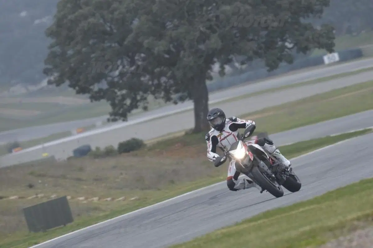 Ducati Hypermotard 2013  (4)