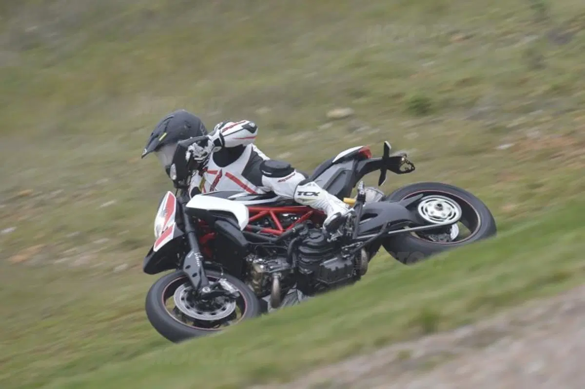 Ducati Hypermotard 2013  (6)