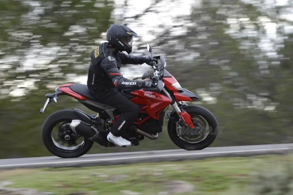 Ducati Hypermotard 2013  (7)