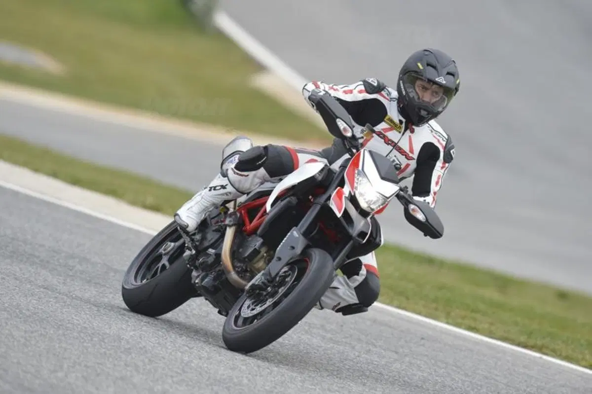 Ducati Hypermotard 2013  (8)